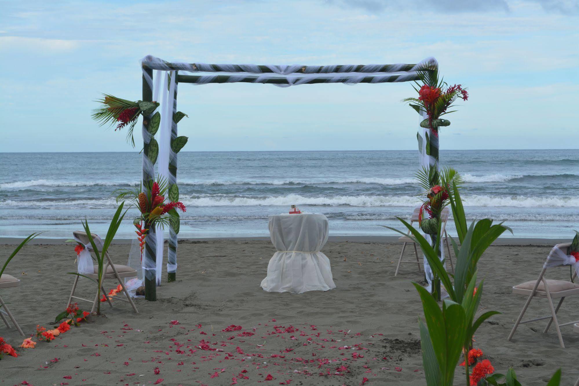 Hotel La Diosa Cahuita Exterior photo